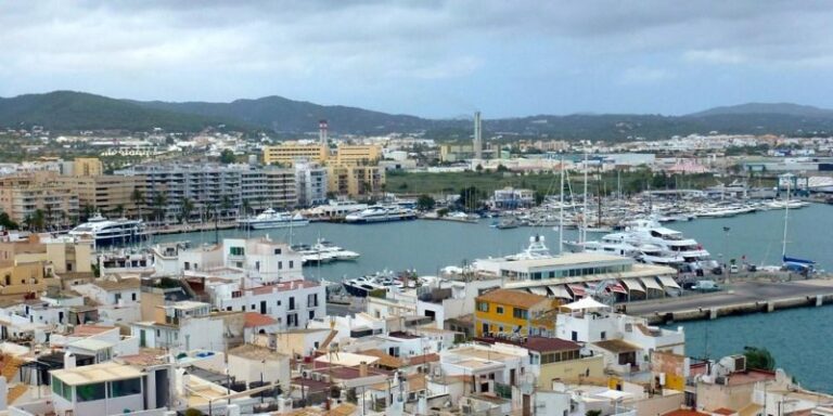 El Puerto de Ibiza: Una Puerta de Entrada a la Vibrante Isla Blanca