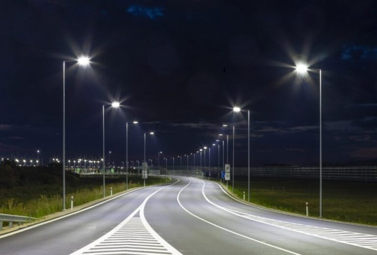 Luminarias Viales LED: Iluminación Eficiente y Duradera para Carreteras Seguras