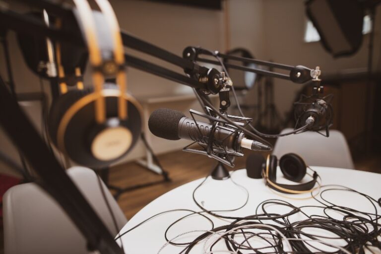 Micros Podcast: Guía Definitiva para Elegir el Micrófono Ideal