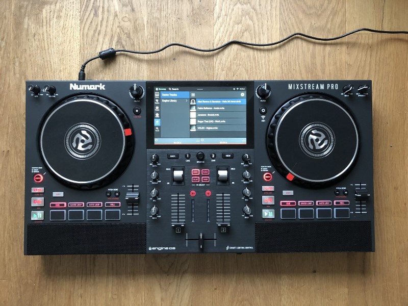 Numark Mixstream Pro+: El controlador DJ autónomo para mezclar en cualquier lugar